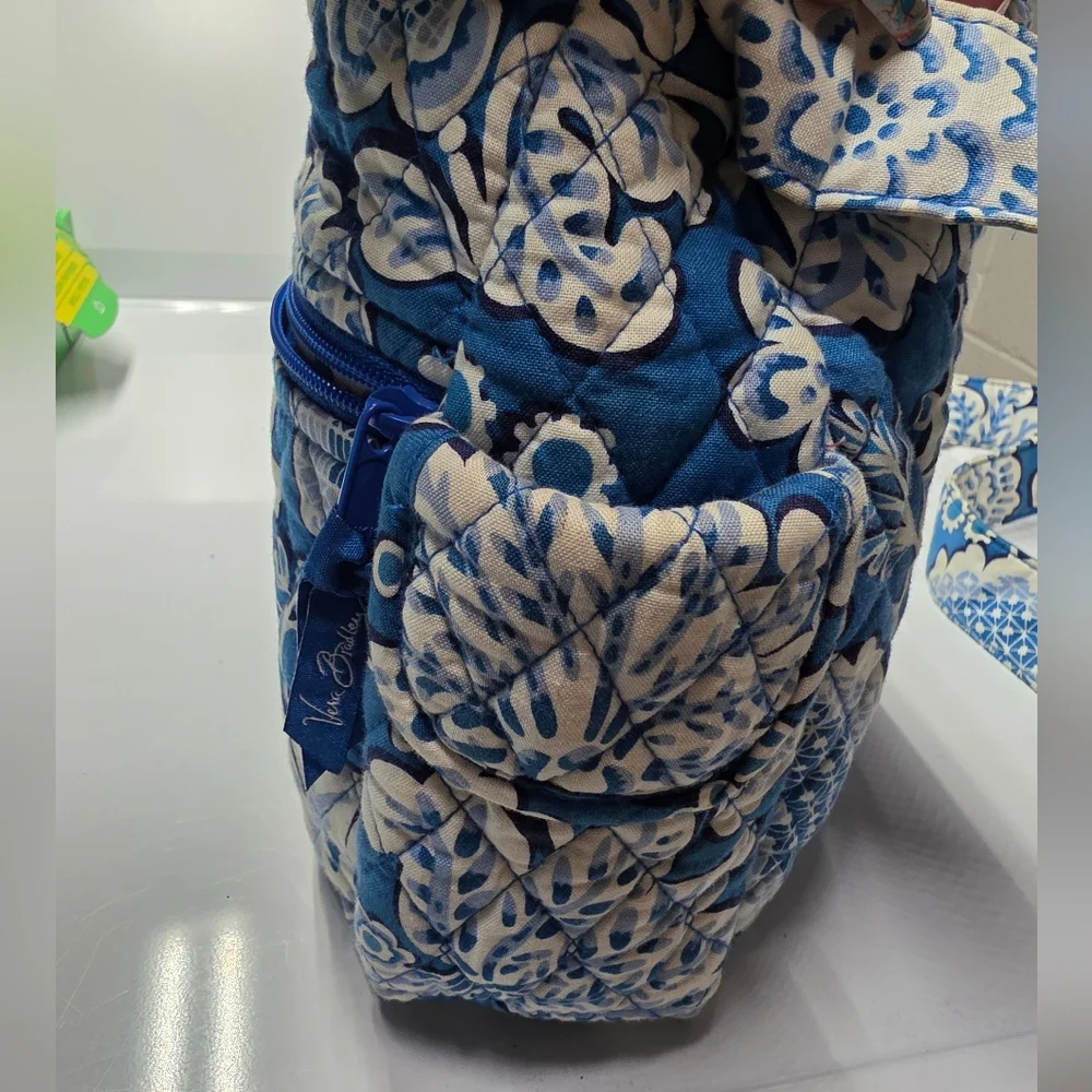 Vera Bradley Blue and White Floral Bag - Picture 7 of 11